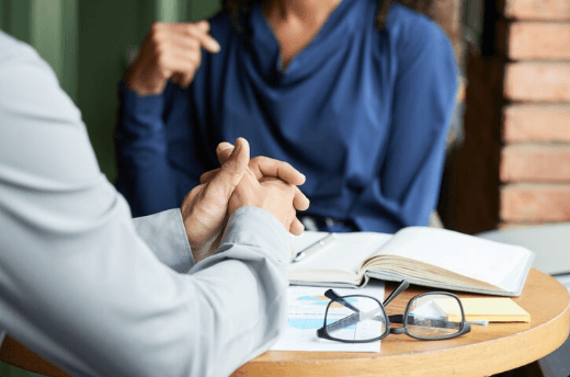 Therapist helping professional woman in Online Anxiety Therapy in Austin, Texas - Amority Health